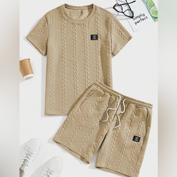 NWOT Men’s Solid Textured Tee& Drawstring Waist Shorts Set, L, Khaki B80 - Picture 1 of 5